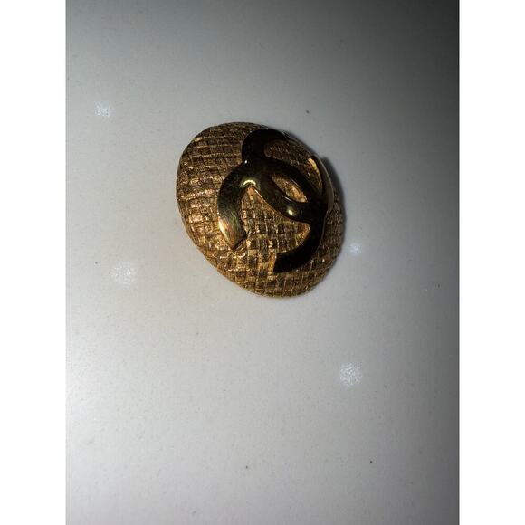 Chanel CC Quilted Round Brooch - Vintage Gold - Picture 2 of 4